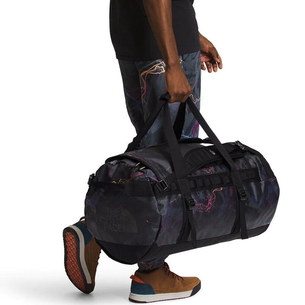 BASE CAMP DUFFEL- M BLACK TRAIL GLOW PRINT-BLACK